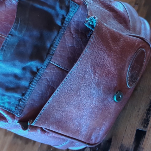 Leather Convertible Sling to Backback. - Picture 9 of 15